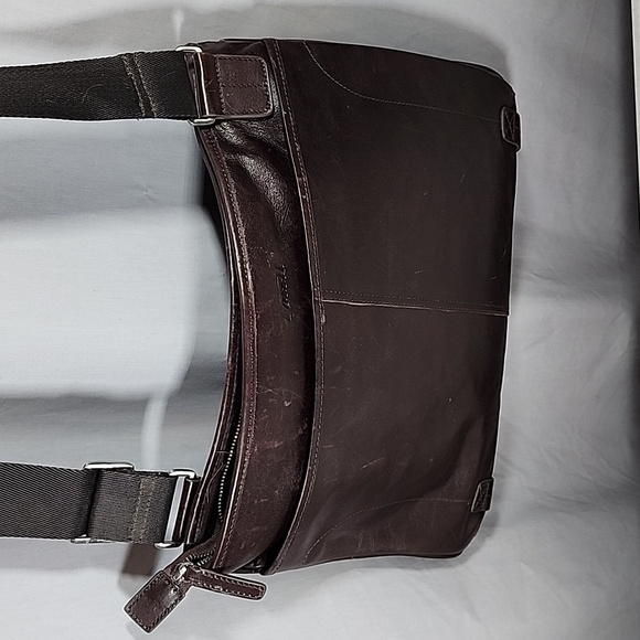 Fossil Leather Messenger Computer Crossover Bag - Picture 3 of 7